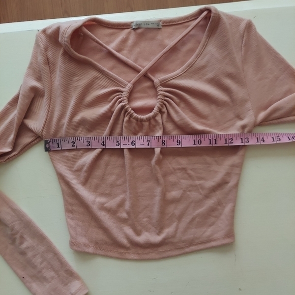Active USA light pink ribbed long sleeve crop top w cross front detail Sz small - Picture 6 of 8